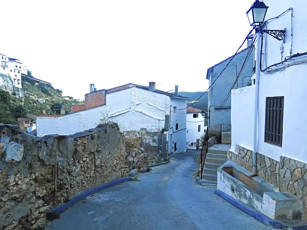 Vista exterior de Casa o xalet en venda en Chulilla amb Traster, Moblat i Balcó