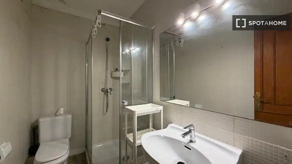 Baño de Piso para compartir en  Palma de Mallorca con Aire acondicionado, Calefacción y Amueblado