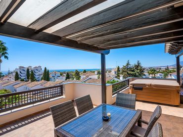 Àtic amb piscina en venda a Nueva Andalucía