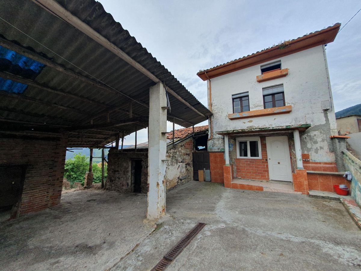 Vista exterior de Casa o xalet en venda en Candamo amb Terrassa i Traster
