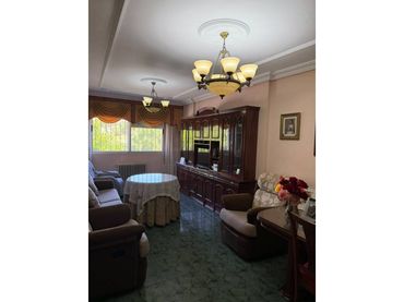 Casa con piscina en venta en Baza