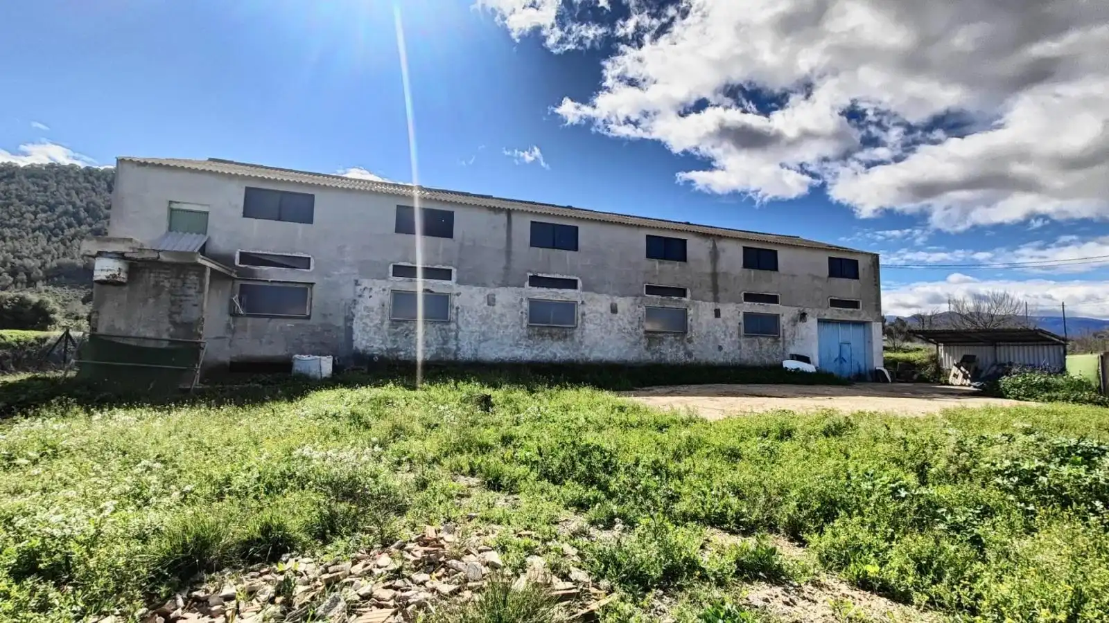 Vista exterior de Nave industrial en venta en Pliego