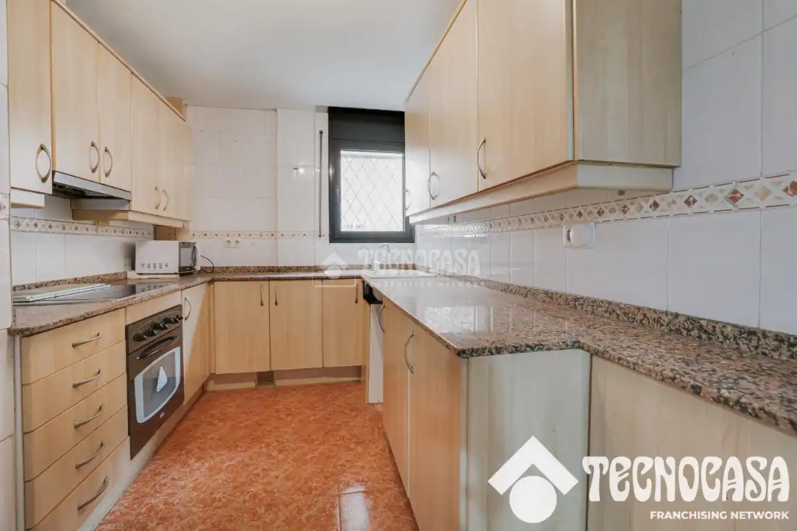 Cocina de Piso en venta en Santa Coloma de Gramenet con Calefacción y Terraza