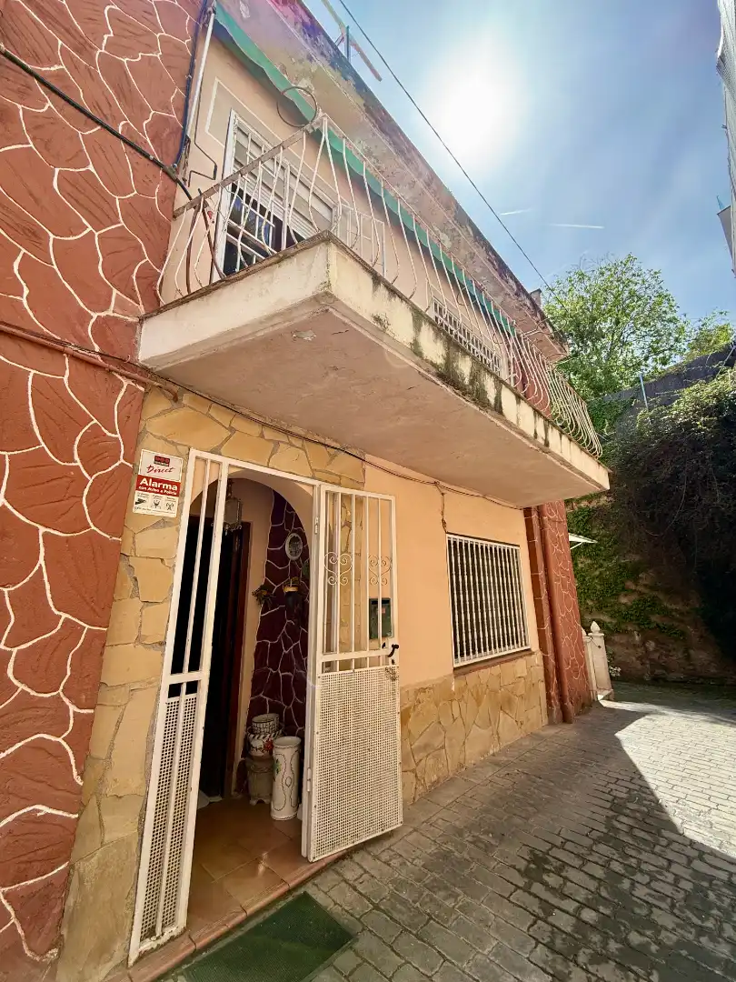 Vista exterior de Casa adosada en venta en Barcelona con Calefacción, Terraza y Balcón