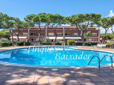 Maison mitoyenne avec piscine à vendre à Carrer de Calafell