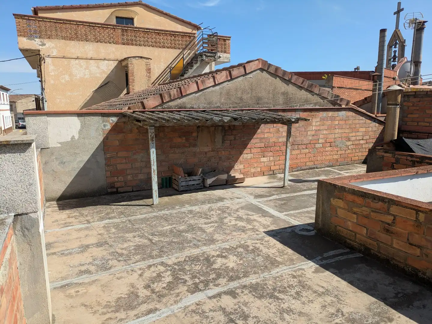 Aparcament de Casa o xalet en venda en Monzón amb Aire condicionat, Calefacció i Jardí privat