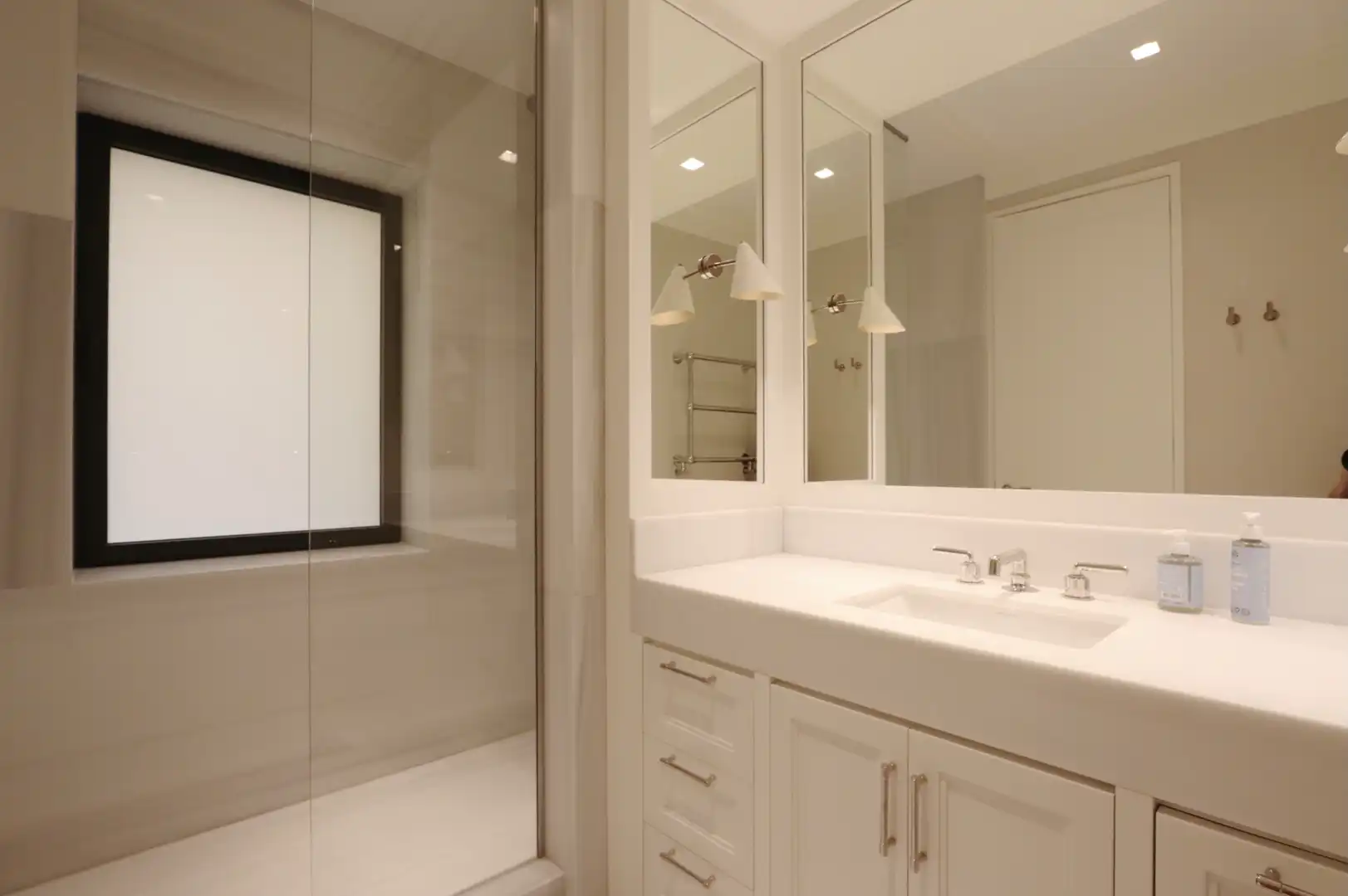 Bathroom of Flat for sale in Madrid  with Air Conditioner, Heating and Parquet flooring