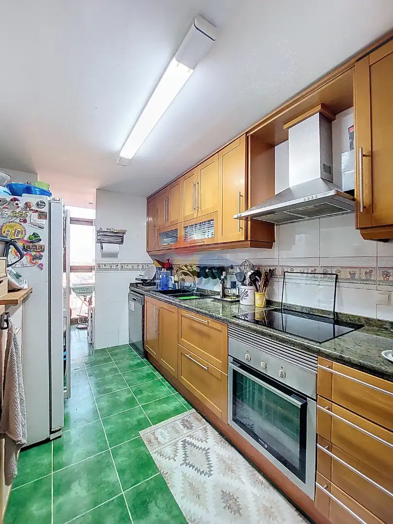 Küche von Wohnung zum Verkauf in Silla mit Klimaanlage, Abstellraum und Balkon