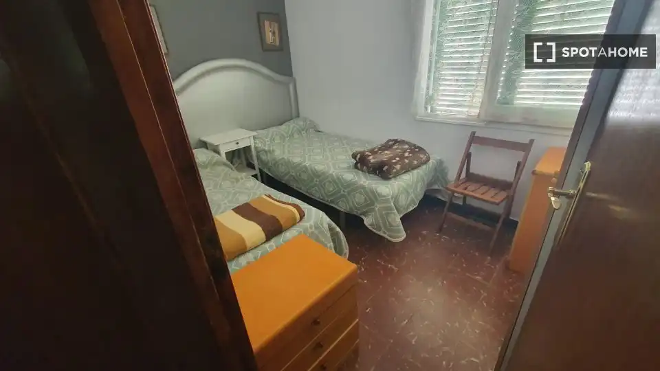 Bedroom of Flat for share in El Masnou  with Air Conditioner, Heating and Furnished