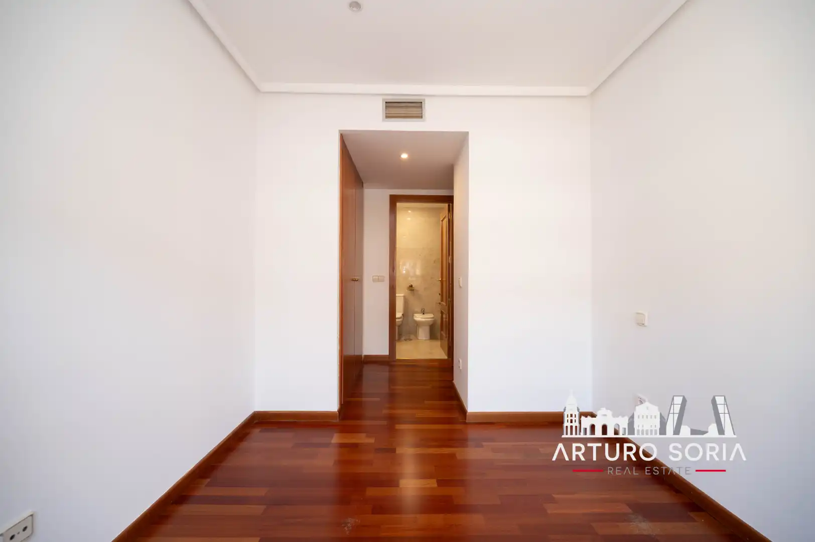 Bedroom of Flat for rent in Madrid  with Storage room and Community pool