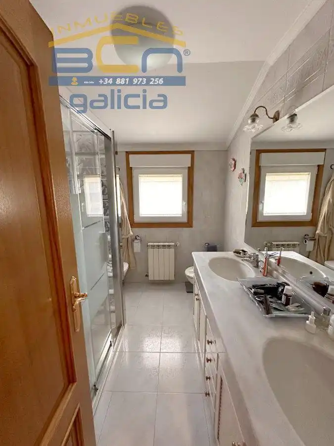 Bany de Casa o xalet en venda en Santiago de Compostela  amb Calefacció, Jardí privat i Piscina