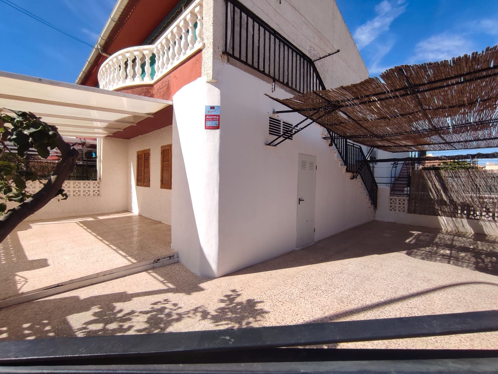 Vista exterior de Casa o xalet en venda en San Pedro del Pinatar amb Jardí privat i Traster