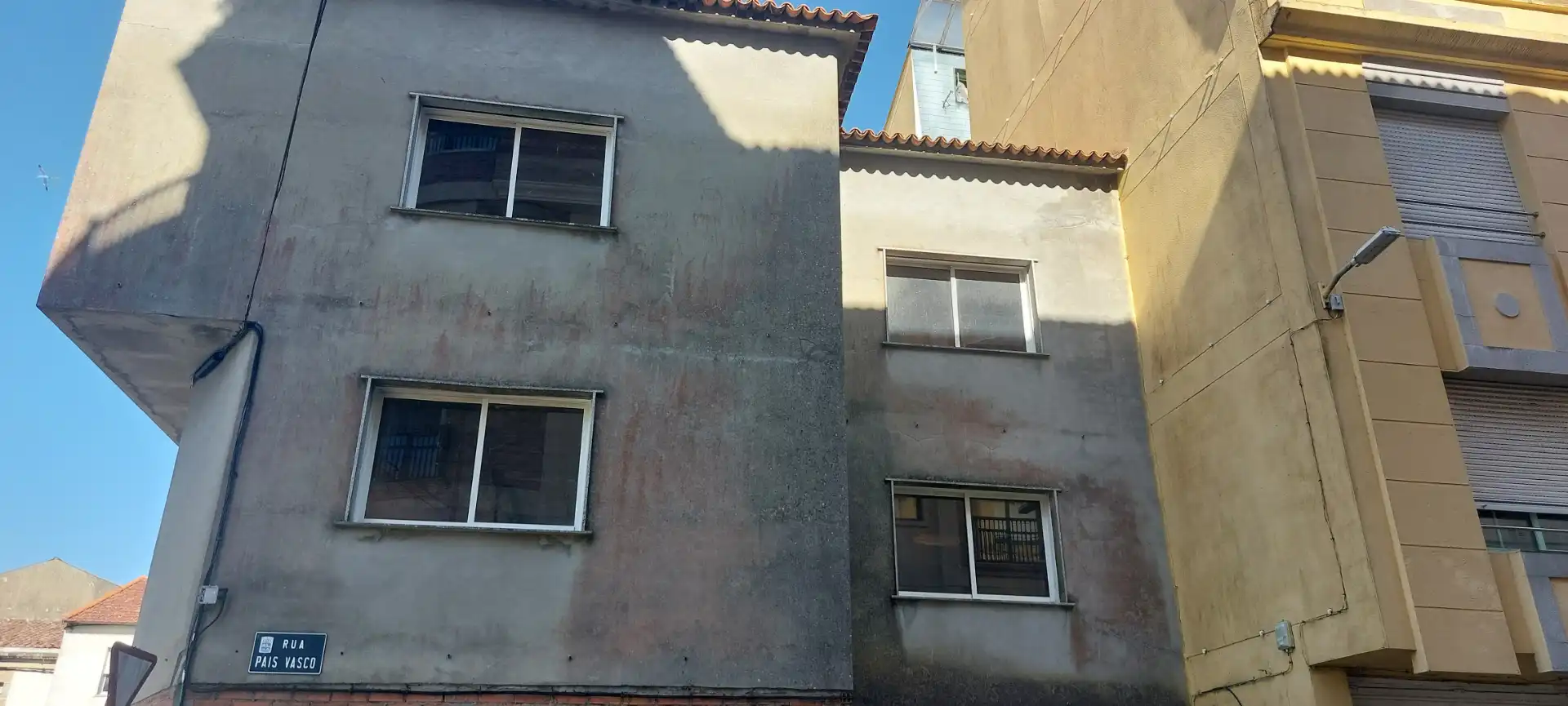Vista exterior de Edificio en venta en O Grove  