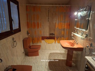 Casa amb balcó en venda a Calle de Zaragoza 9