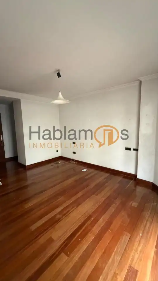 Piso en venta en Pontevedra Capital  con Calefacción, Parquet y Trastero