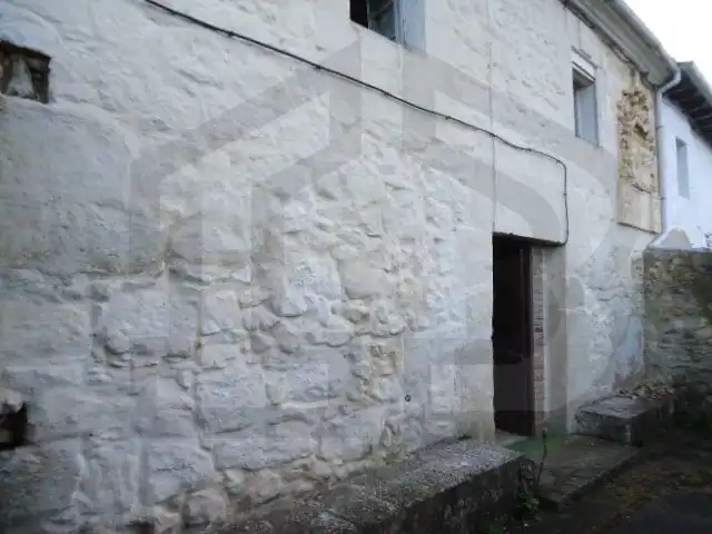 Vista exterior de Casa o xalet en venda en Merindad de Cuesta-Urria amb Jardí privat, Traster i Moblat