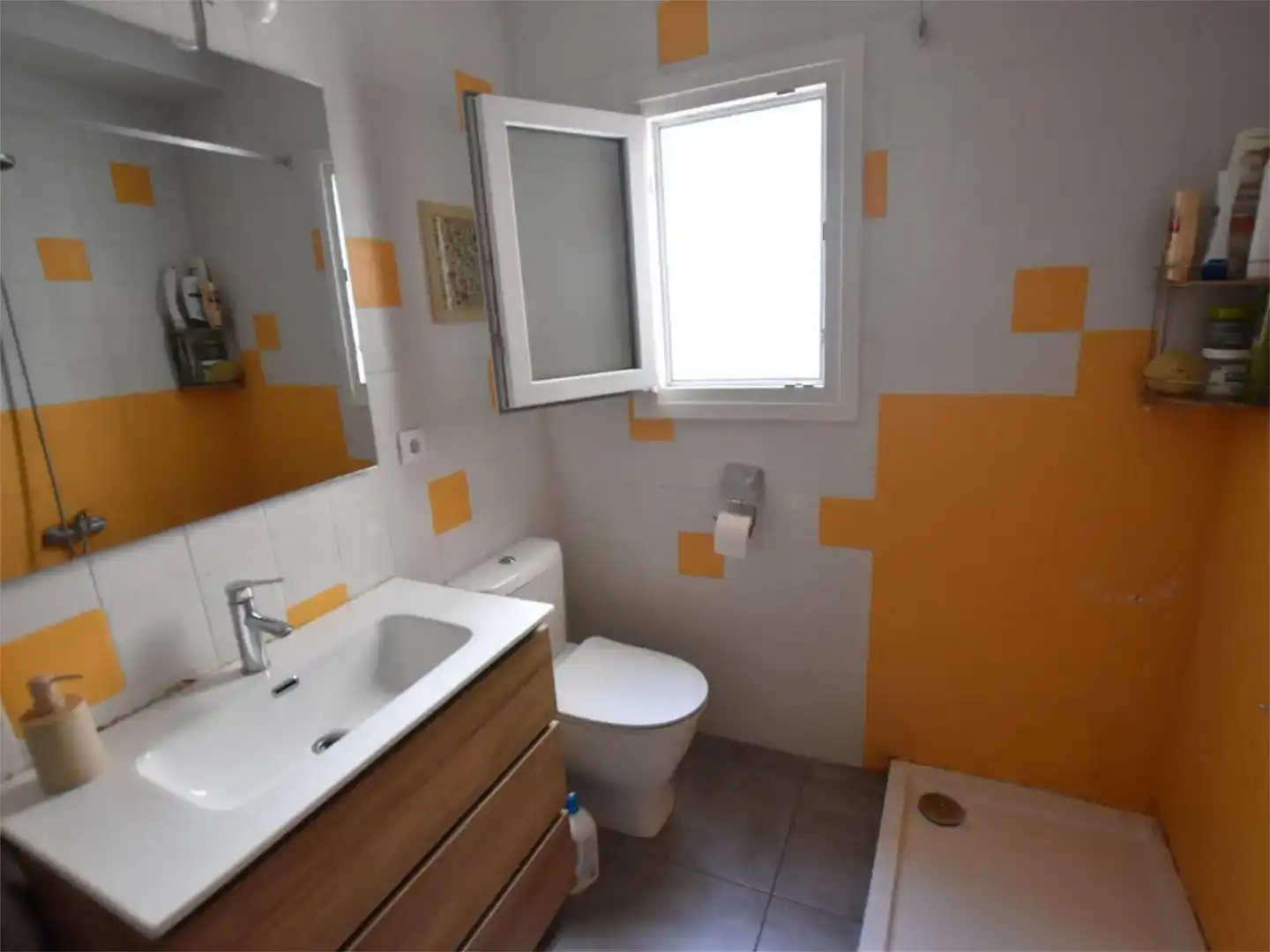 Bathroom of Flat for rent in Mislata  with Air Conditioner and Furnished