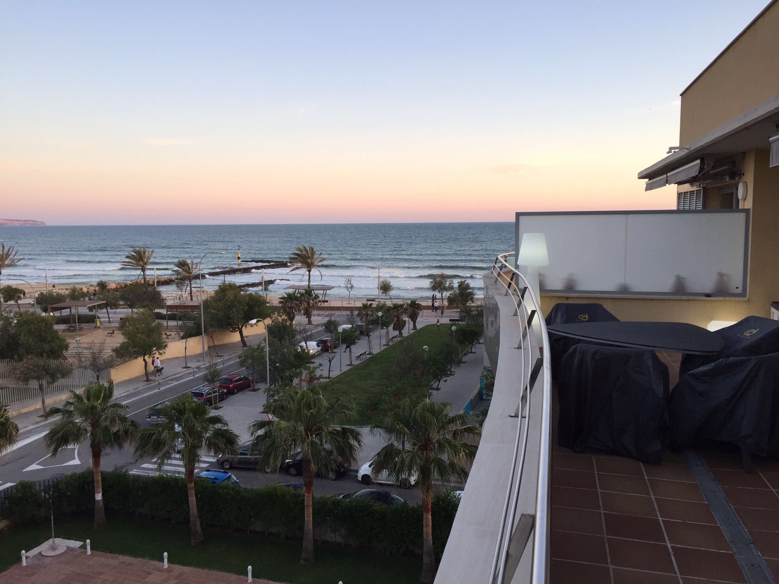 Terrassa de Apartament de lloguer en  Palma de Mallorca amb Aire condicionat, Moblat i Piscina comunitària