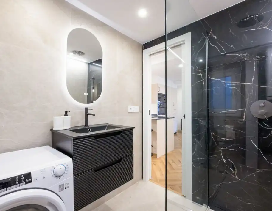 Bathroom of Flat for sale in Málaga  with Furnished, Oven and Washing machine