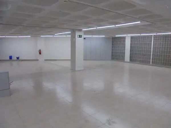 Local comercial en venta en DEL COMTE DE SALVATIERRA 5, imagen 3