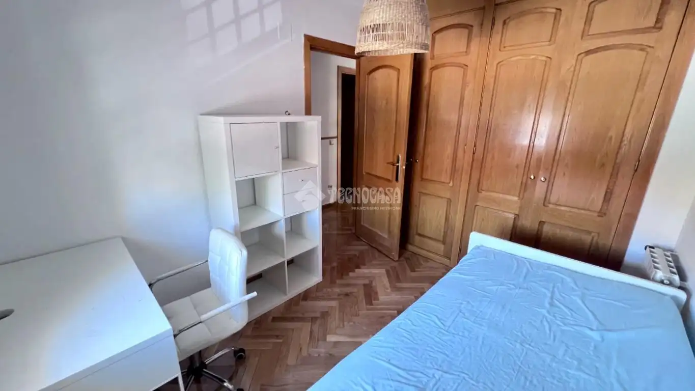 Dormitori de Casa adosada en venda en Alcalá de Henares