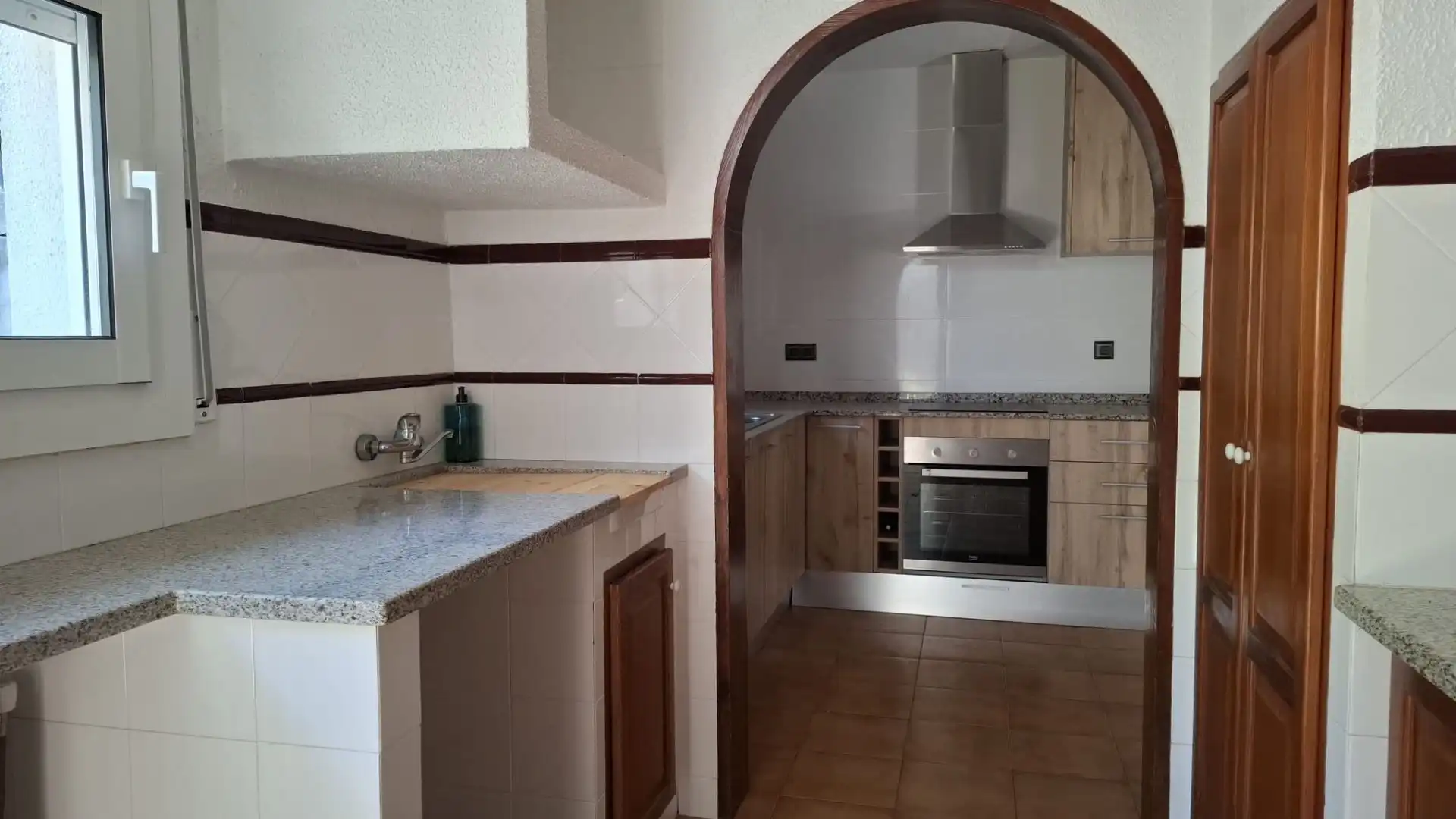 Cuina de Casa o xalet en venda en Vallirana amb Calefacció, Terrassa i Traster