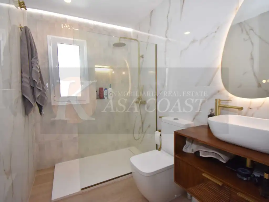 Bathroom of Houses for sale in Fuengirola  with Air Conditioner, Private garden and Terrace