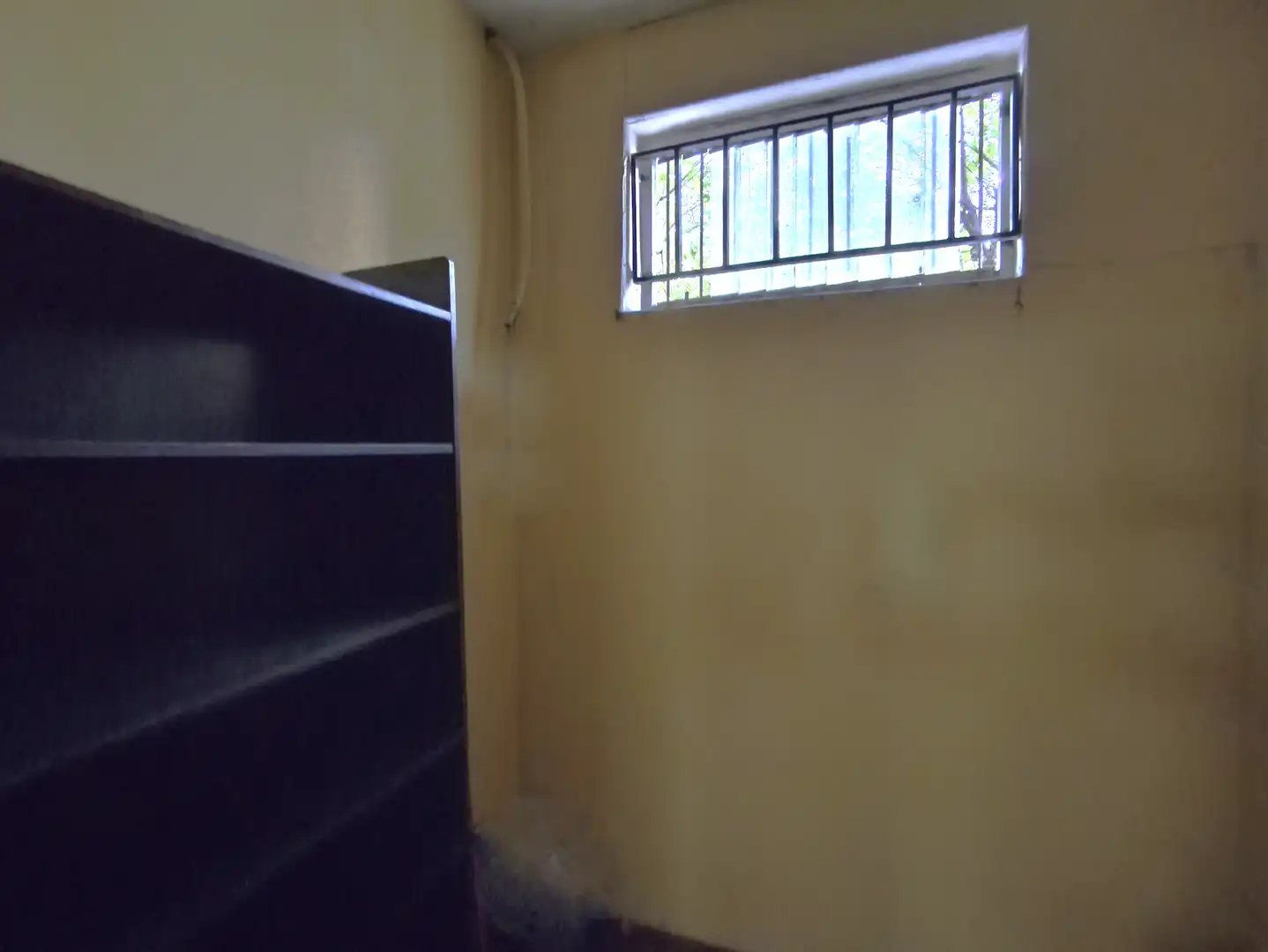 Habitación de Local en venta en Madrid