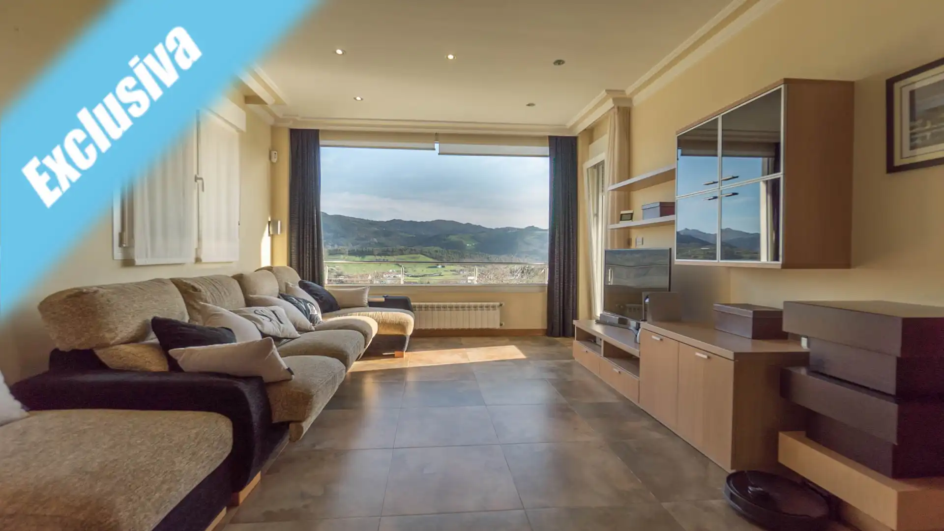 Sala de estar de Casa o chalet en venta en Bárcena de Cicero con Aire acondicionado, Calefacción y Jardín privado