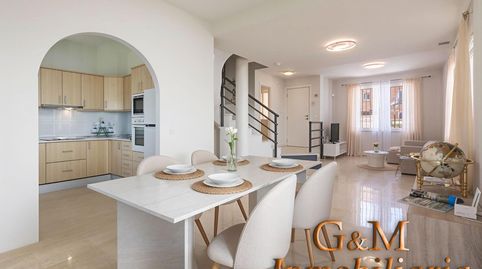 Foto 3 de Casa adosada en venta en Avenida Alisos (los) (artola Alt), Cabopino - Artola, Marbella