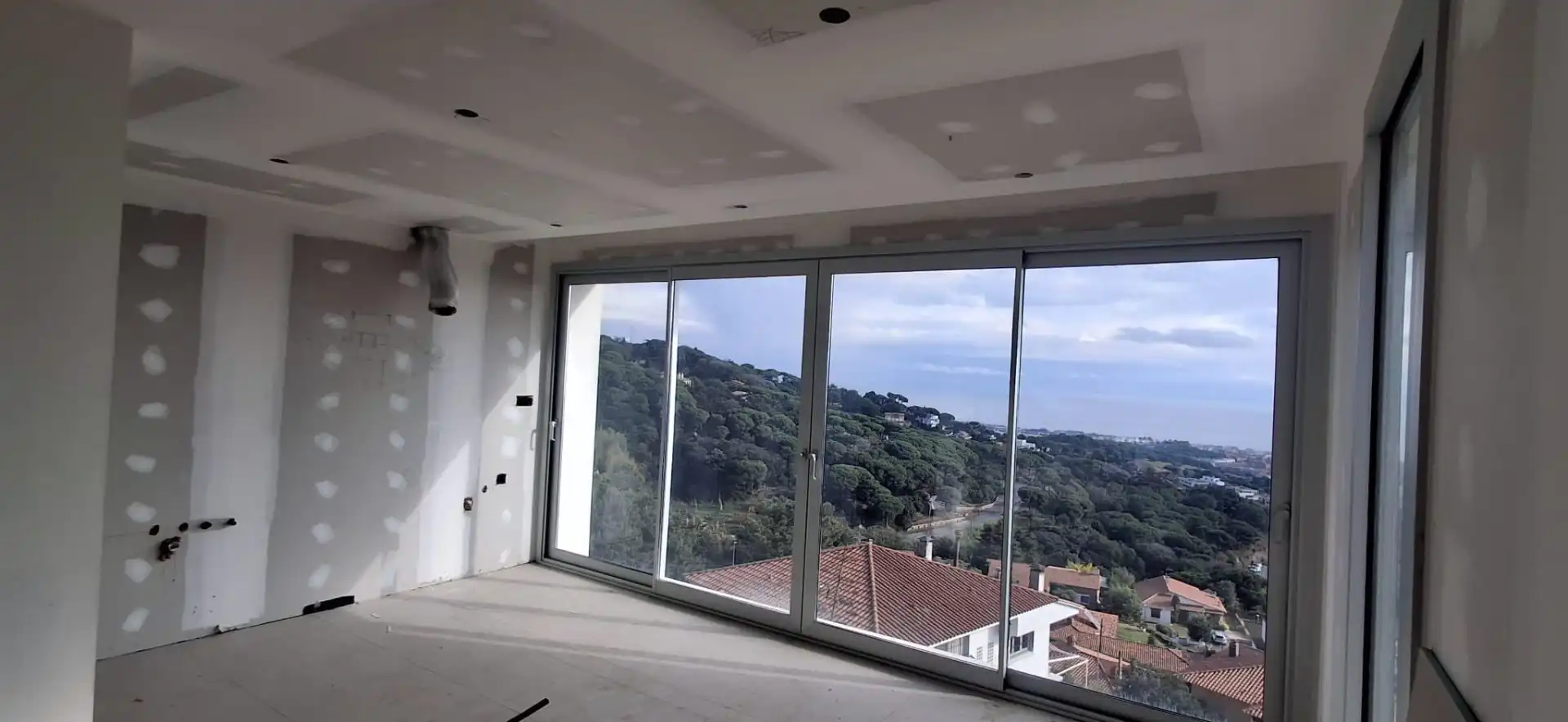 Sala d'estar de Casa o xalet en venda en Mataró amb Aire condicionat, Jardí privat i Terrassa