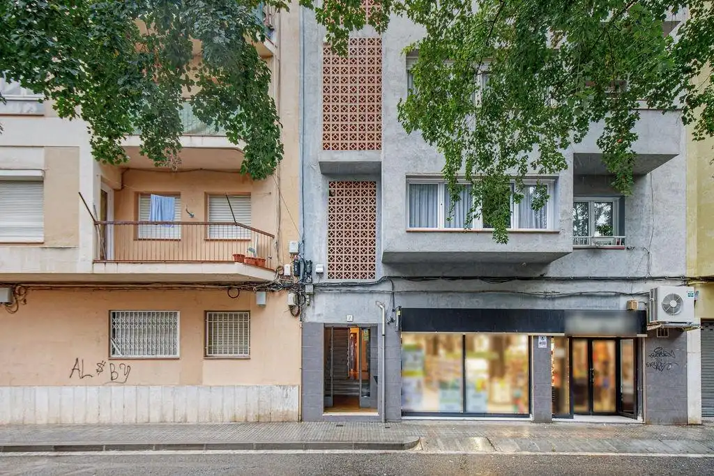 Vista exterior de Apartament en venda en Salt amb Balcó