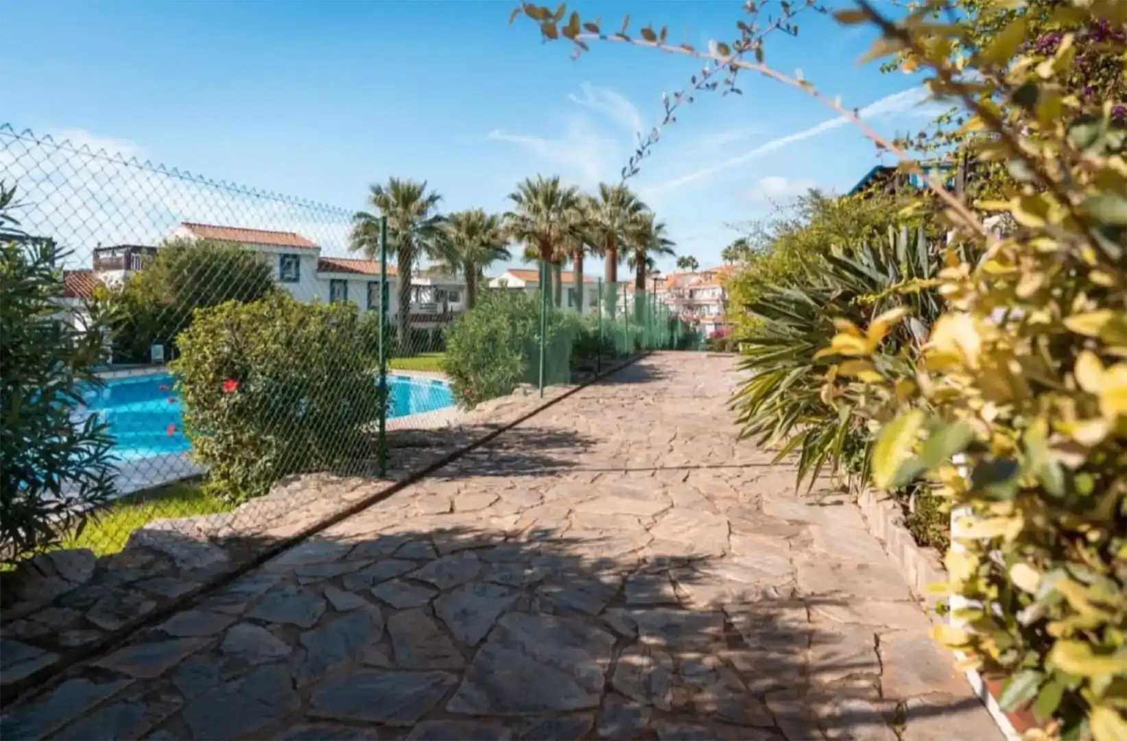 Jardín de Piso de alquiler en Manilva con Aire acondicionado y Piscina