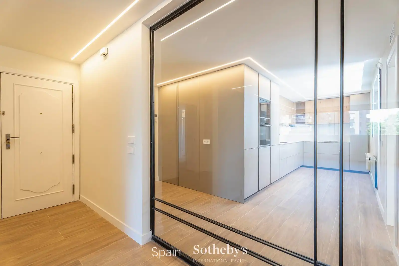 Apartamento con piscina en alquiler en Calle de la Infanta María Teresa, imagen 20