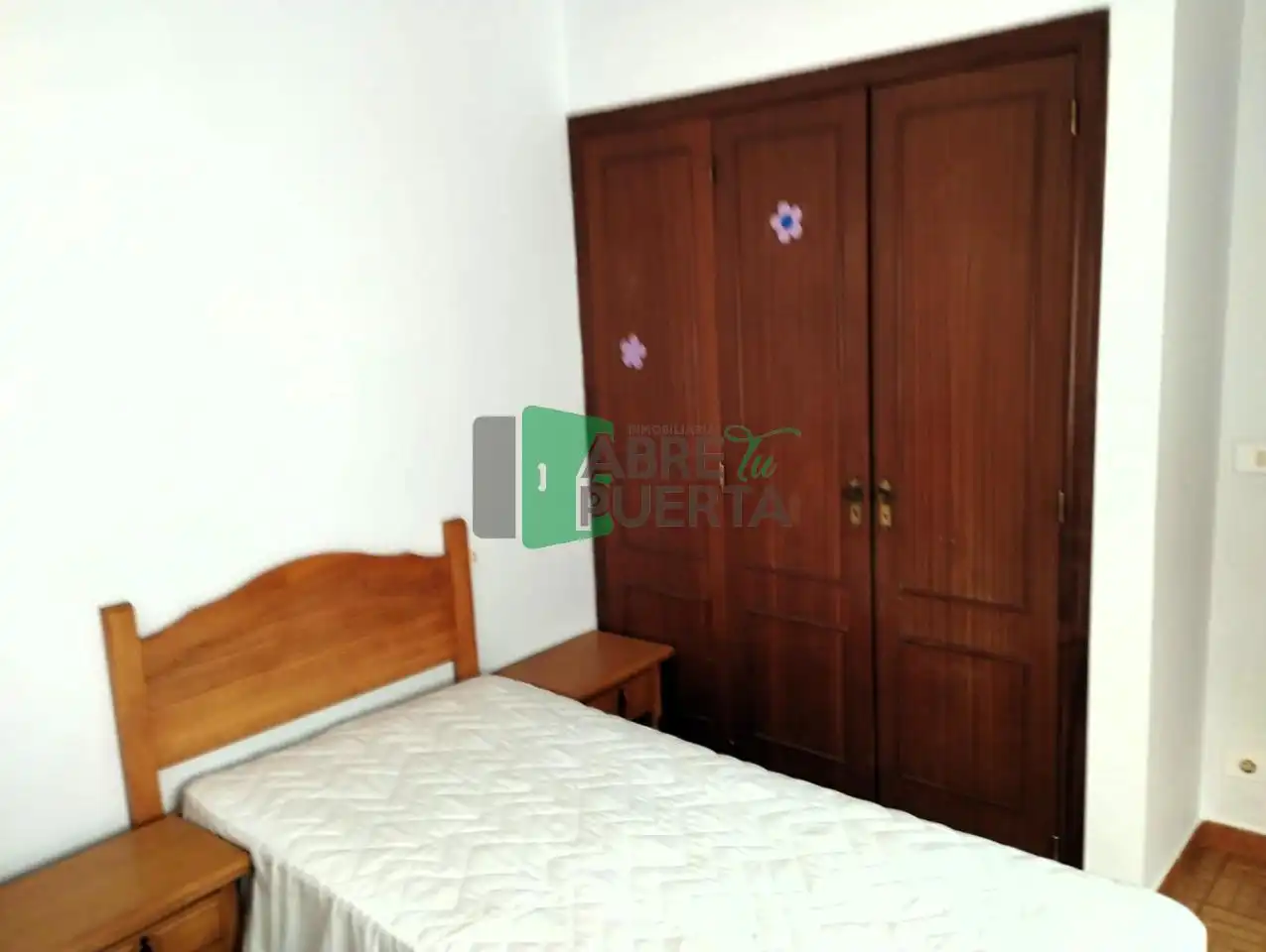Dormitori de Àtic en venda en A Pobra de Trives  amb Calefacció, Parquet i Moblat