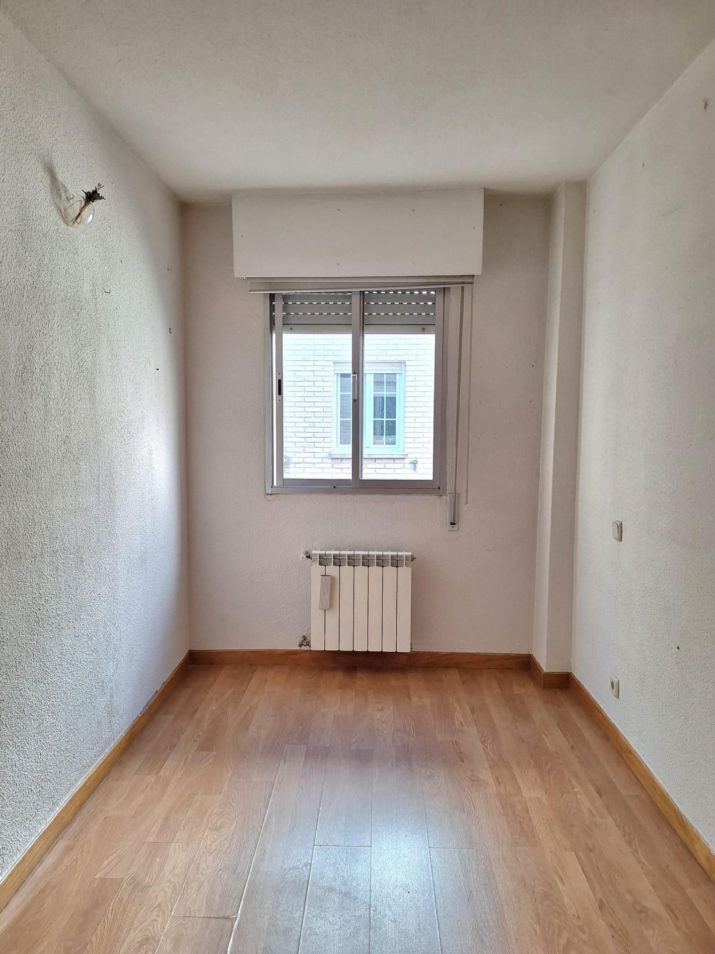 Dormitori de Pis de lloguer en  Madrid Capital amb Aire condicionat i Balcó