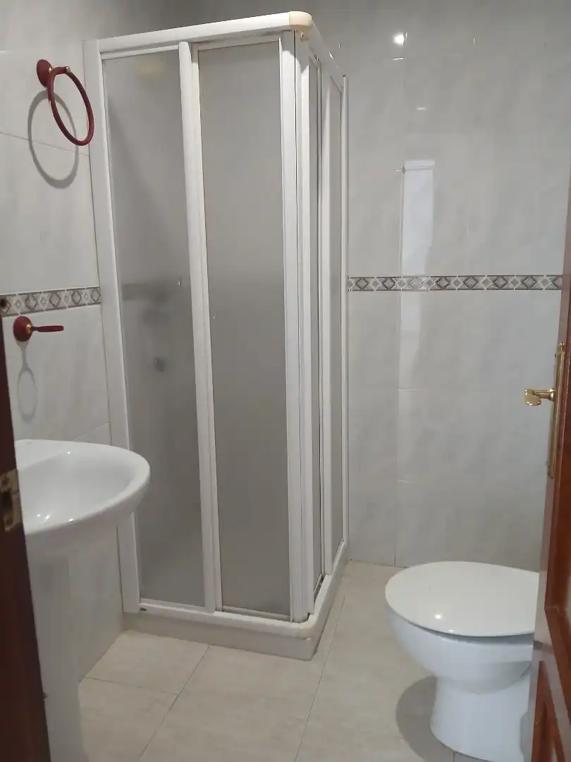 Baño de Piso en venta en Motril con Aire acondicionado, Trastero y Amueblado