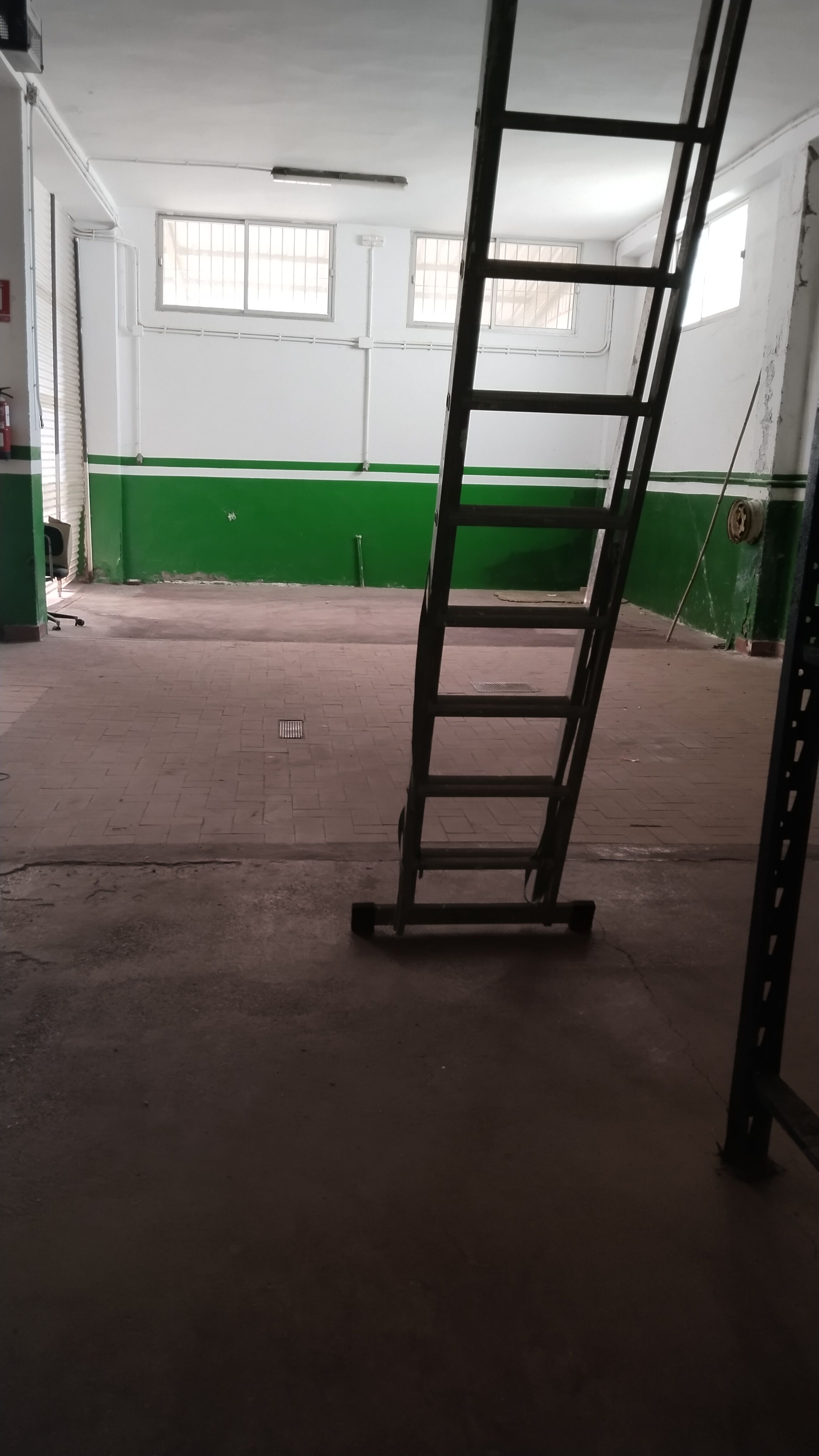 Industrial buildings to rent in Los Barrios  with Alarm