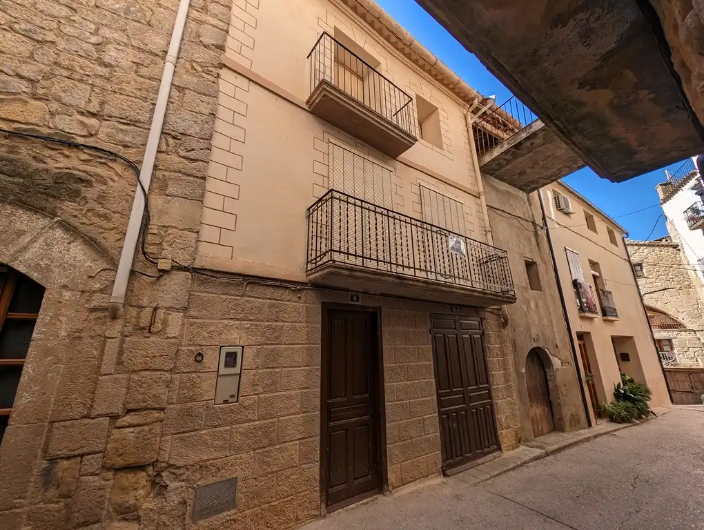 Vista exterior de Casa o xalet en venda en Horta de Sant Joan amb Jardí privat, Terrassa i Moblat
