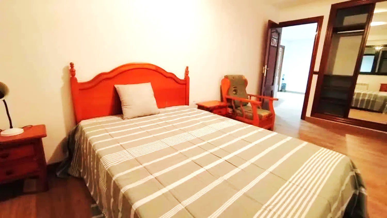 Dormitori de Apartament de lloguer en Salamanca Capital amb Calefacció, Parquet i Moblat