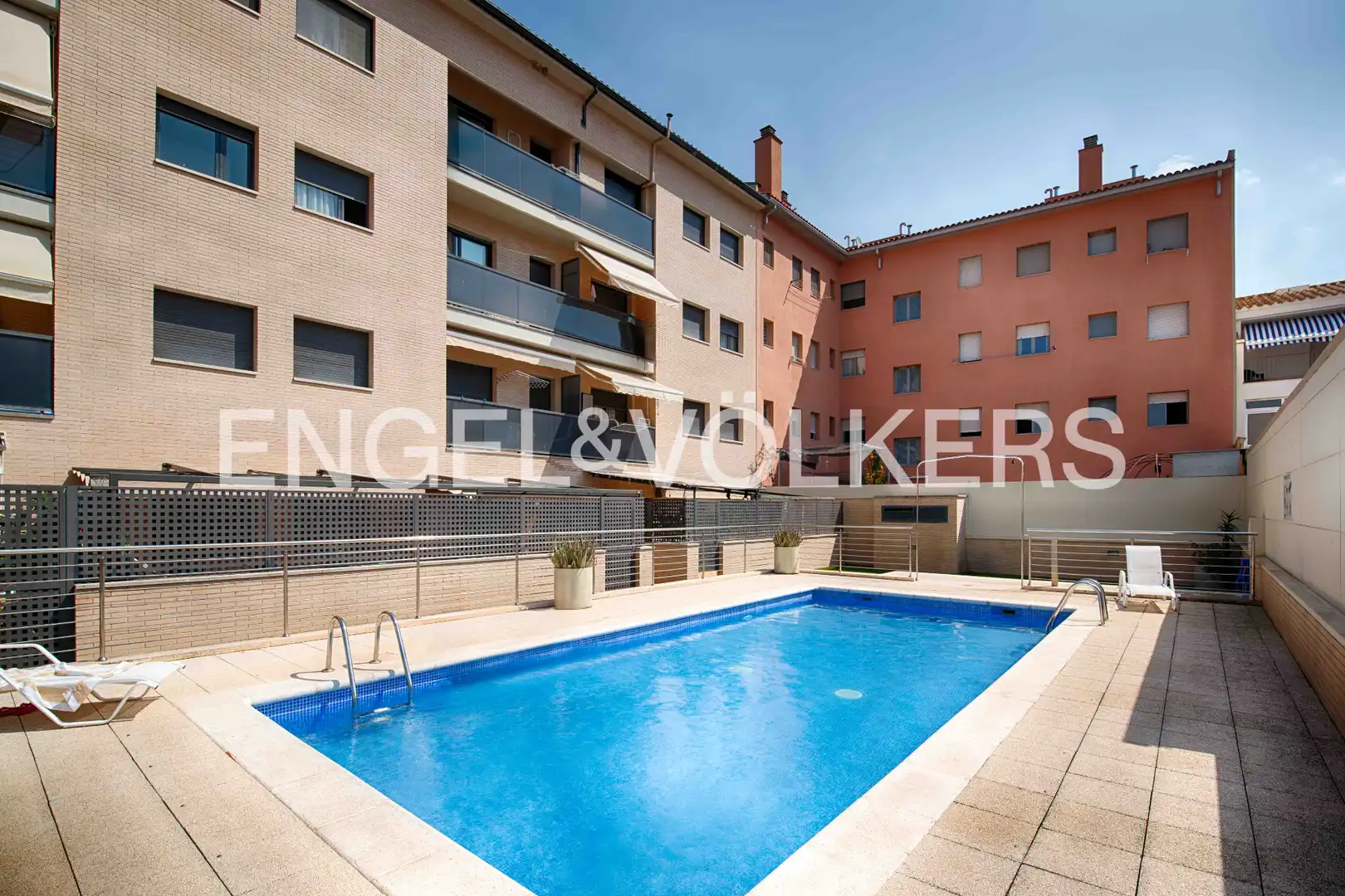 Schwimmbecken von Maisonette zum Verkauf in Roses mit Terrasse