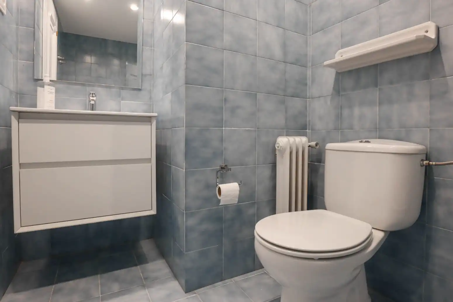 Badezimmer von Wohnung zur Miete in Oviedo  mit Heizung und Parkett