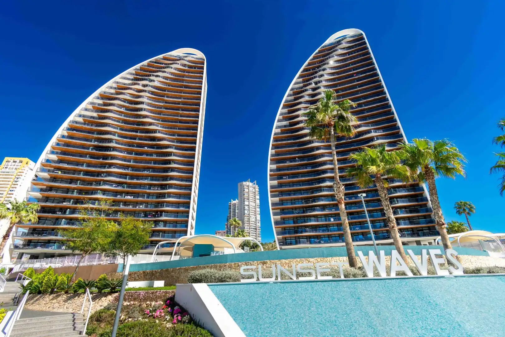 Apartment with pool for sale in Via Parque