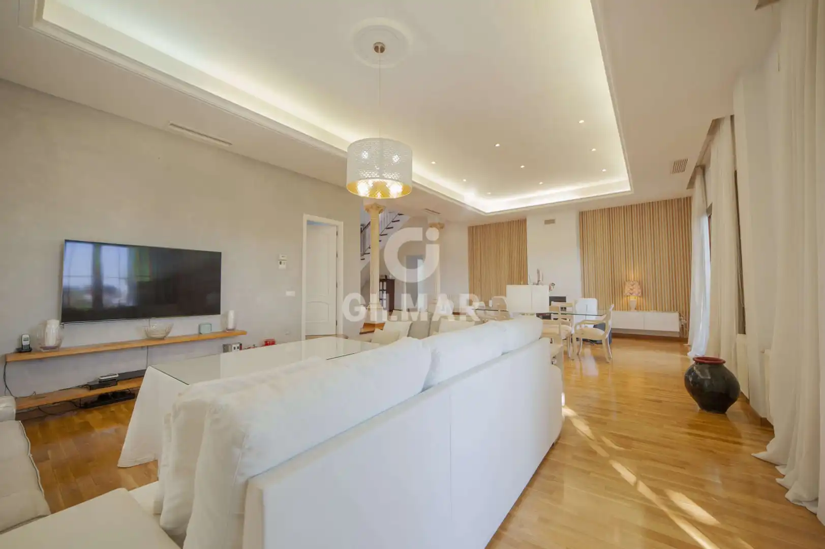 Sala d'estar de Casa o xalet en venda en Alcalá de Guadaira amb Calefacció, Jardí privat i Piscina