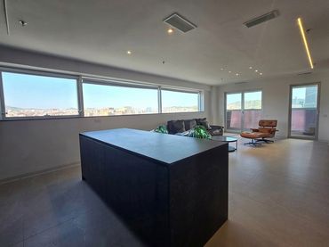 Penthouse with balcony to rent in Plaça d'Europa 1