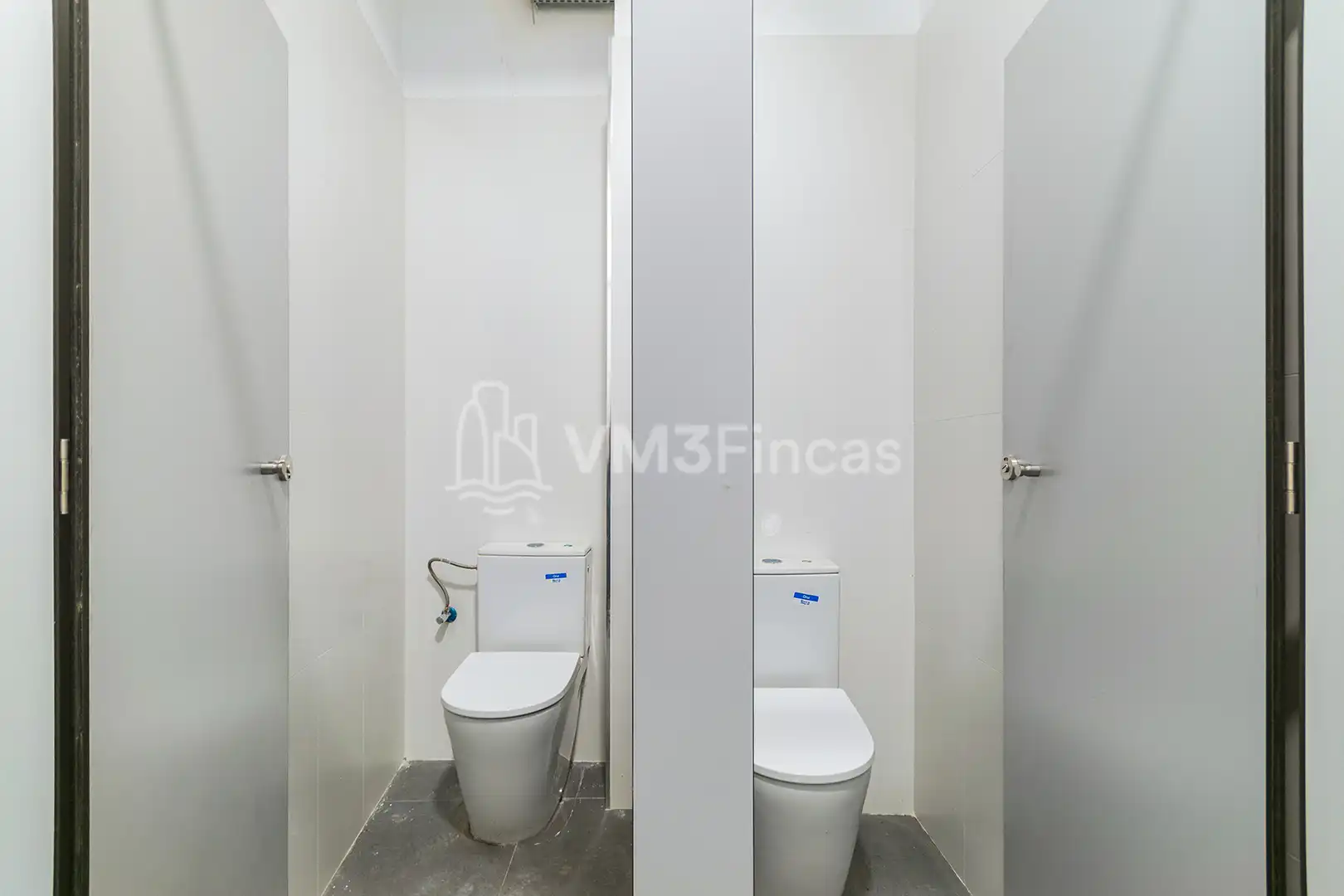 Baño de Local de alquiler en Barcelona con Aire acondicionado, Calefacción y Terraza