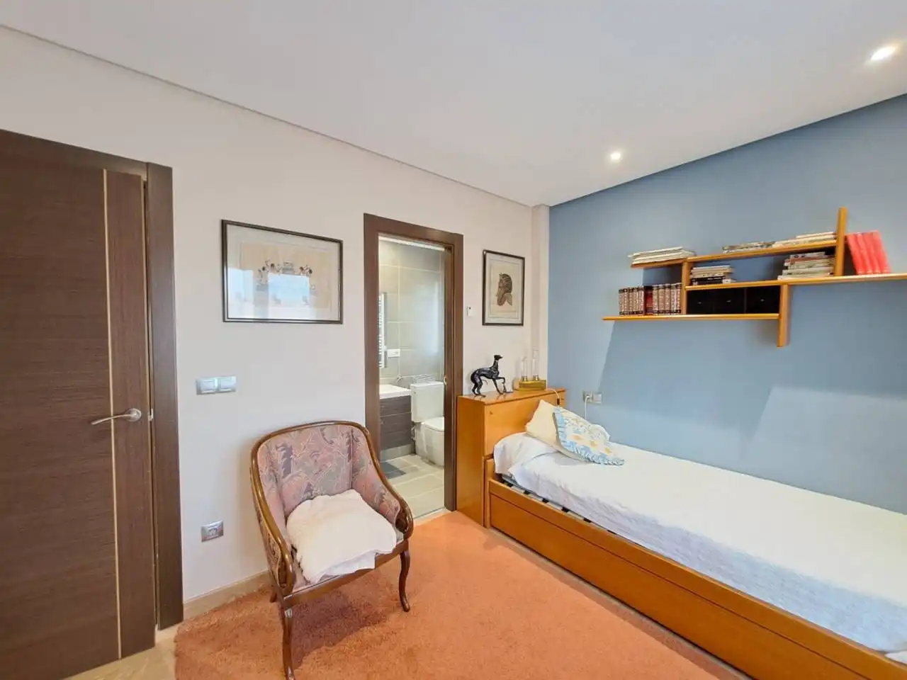Habitación de Casa adosada en venta en Castrillo del Val con Calefacción, Jardín privado y Parquet