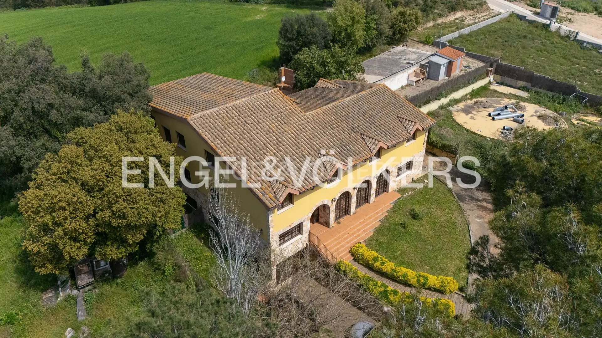 Vista exterior de Casa o chalet en venta en Montcada i Reixac con Calefacción, Jardín privado y Terraza