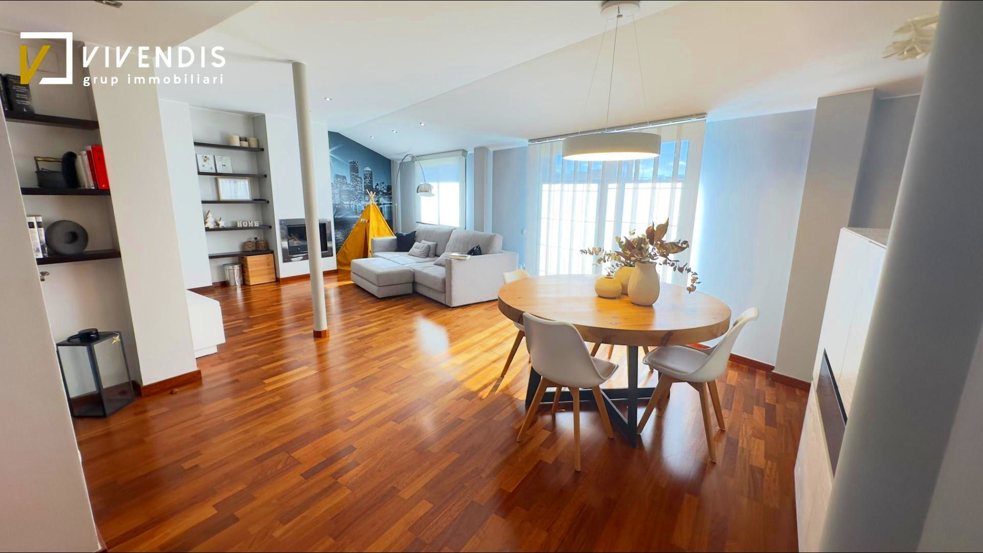 Sala d'estar de Àtic en venda en  Lleida Capital amb Calefacció, Parquet i Terrassa