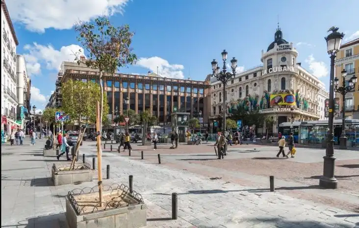 Oficina de lloguer a Plaza JACINTO BENAVENTE, Cortes - Huertas